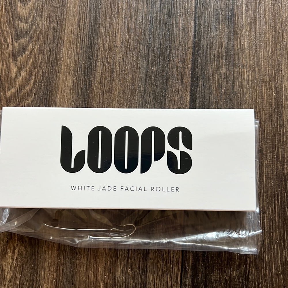 Loops White Jade Facial Roller
